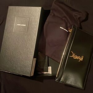 Ysl clutch, used in great condition. Close to excellent